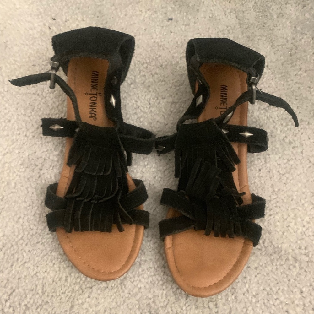 black sandals minnetonka